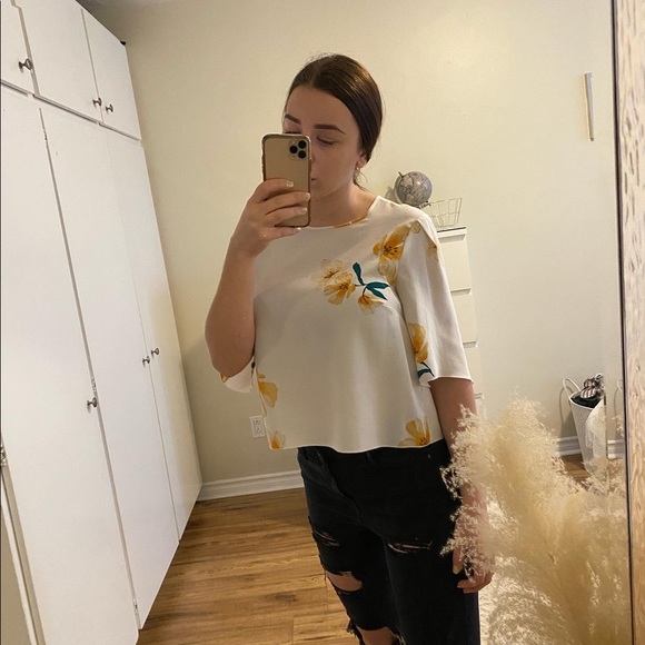 *SOLD* Wilfred floral short sleeve blouse from Aritzia - Picture 2 of 2